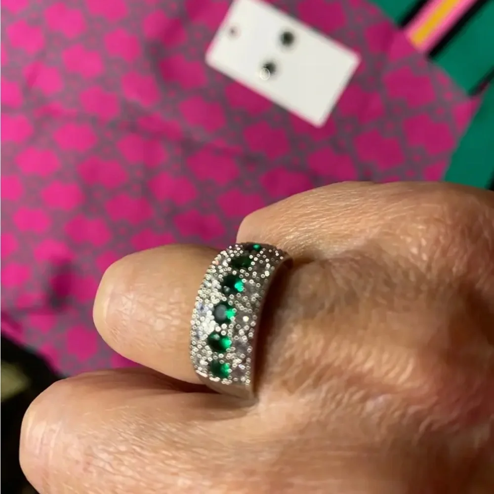 Emerald Silver Band Ring - NEW - SIZE 7